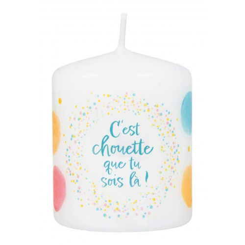 Petite bougie avec motif pois et texte "C'est chouette que tu sois là!"