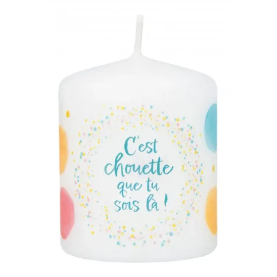 Petite bougie avec motif pois et texte "C'est chouette que tu sois là!"