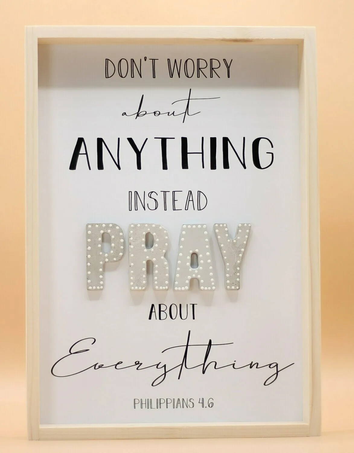 Cadre en bois A4 en anglais: Don't worry about anything Phil 4:6