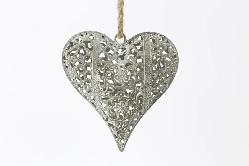 Coeur en fonte gris/blanc avec motifs floraux