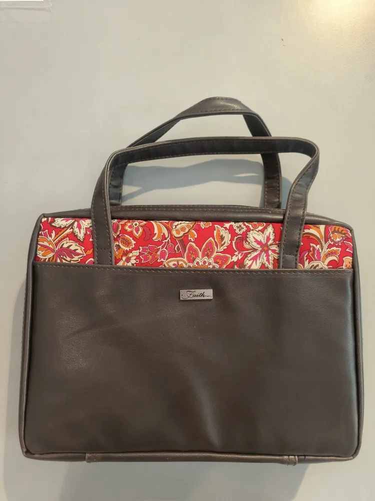 Fourre Bible M "Faith" - Brune avec motifs rouges - style sac à main