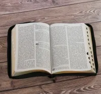 Bible NEG gros caractères - souple fibrocuir noir tranche or onglets